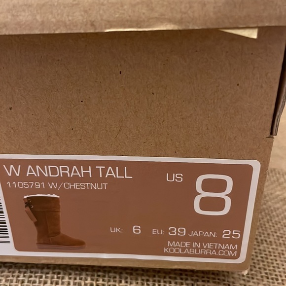 UGG Boots - Picture 12 of 12